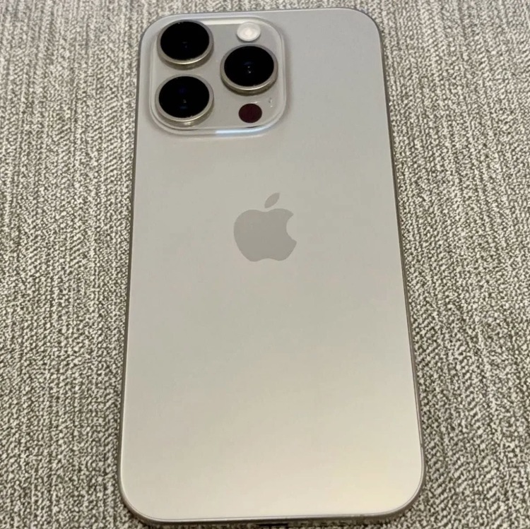 iPhone 15 Pro 128GB SIMフリー（スマホ）の商品画像 - 査定依頼日：2026年2月21日 - 最高査定価格：74,000円