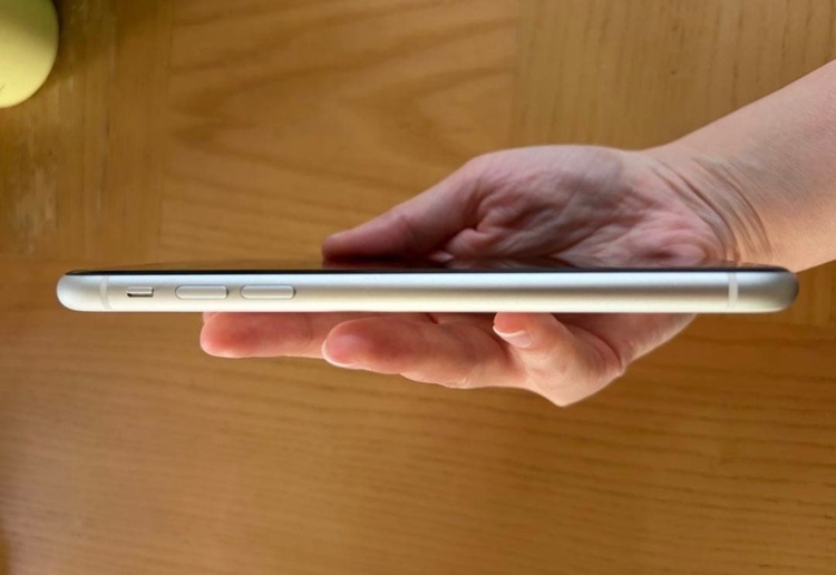 iPhone iPhone11 64GB SIMフリー（スマホ）の商品画像 - 査定依頼日：2026年10月1日 - 最高査定価格：13,000円