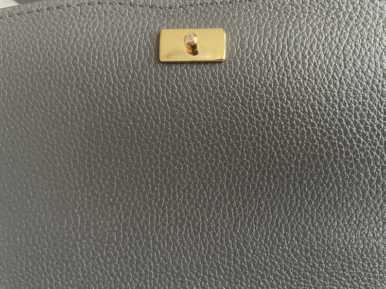 ズゥミ　ショルダーバッグ（ブランドバッグ）の商品画像 - 査定依頼日：2021年10月20日 - 最高査定価格：140,000円