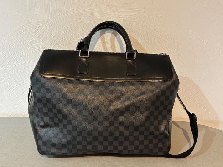 ダミエグラフィット　ネオグリニッジ（ブランドバッグ）の商品画像 - 査定依頼日：2026年2月15日 - 最高査定価格：170,000円