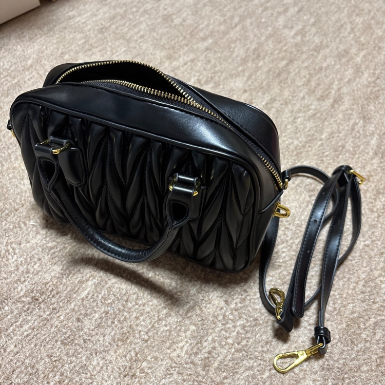 ミュウミュウ  （ブランドバッグ）の商品画像 - 査定依頼日：2025年9月13日 - 最高査定価格：180,000円