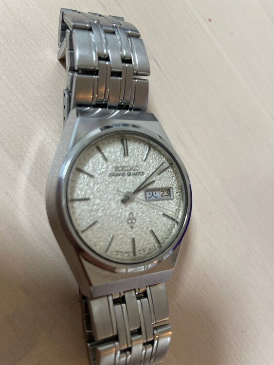 704084（高級時計）の商品画像 - 査定依頼日：2025年1月25日 - 最高査定価格：12,000円