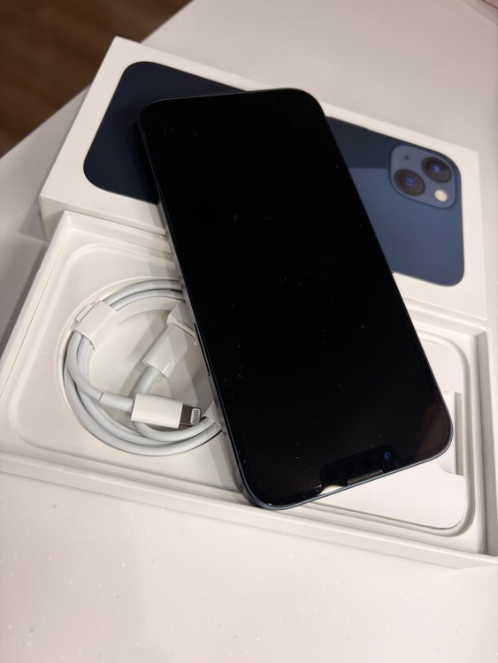 iPhone13 黒 128GB（スマホ）の商品画像 - 査定依頼日：2026年8月29日 - 最高査定価格：40,000円