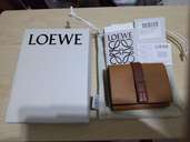 ロエベ トリフォールド 三つ折財布（ブランド財布・小物）の商品画像 - 査定依頼日：2023年7月18日 - 最高査定価格：25,000円