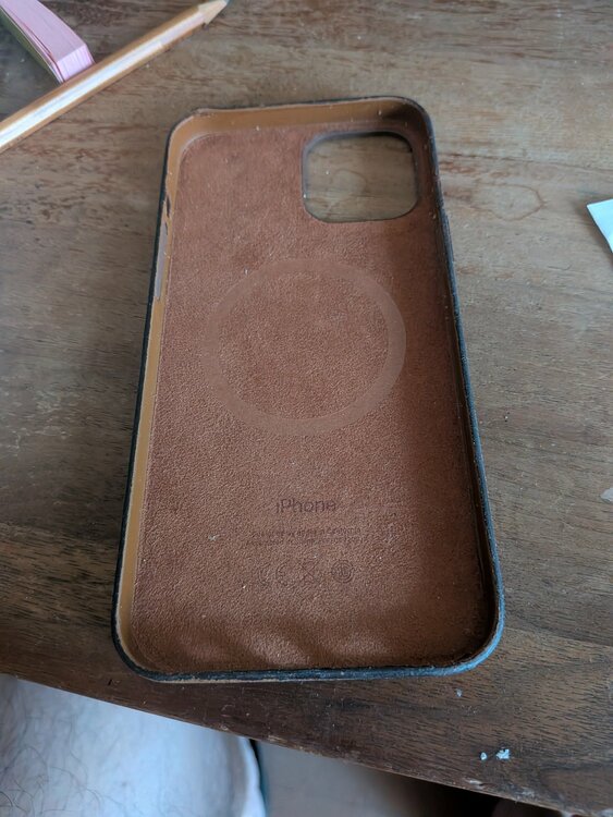 iPhone12promaxのレザーケース（スマホ）の商品画像 - 査定依頼日：2026年5月3日 - 最高査定価格：40,000円