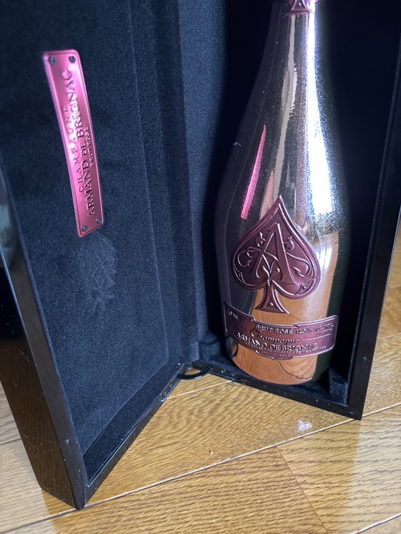 シャンパン アルマン・ド・ブリニャック （お酒）の商品画像 - 査定依頼日：2025年9月7日 - 最高査定価格：37,000円