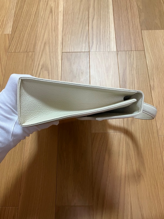 イブサンローラン  （ブランドバッグ）の商品画像 - 査定依頼日：2025年8月12日 - 最高査定価格：14,000円