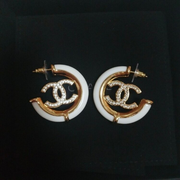 ピアス（古着・ファッション）の商品画像 - 査定依頼日：2025年2月10日 - 最高査定価格：40,000円