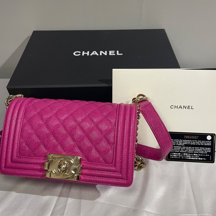 CHANELボーイシャネル マトラッセフューシャピンク/マゼンタ キャビアスキン（ブランドバッグ）の商品画像 - 査定依頼日：2025年12月13日 - 最高査定価格：450,000円
