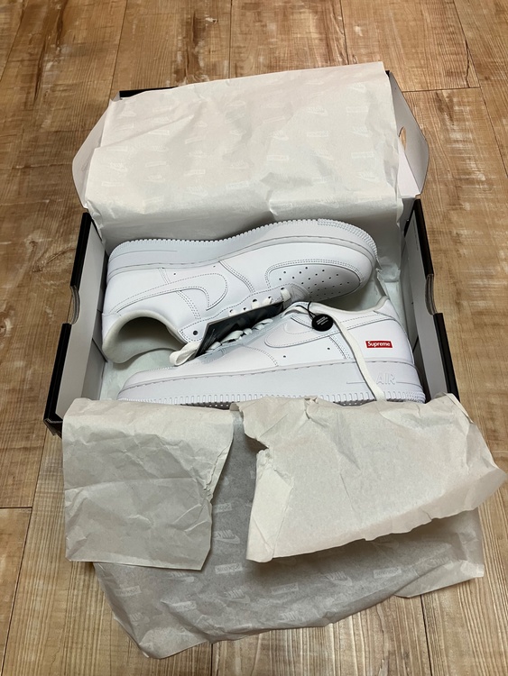型番CU9225 100 NIKE×supremeエアフォース1ロー（古着・ファッション）の商品画像 - 査定依頼日：2026年5月13日 - 最高査定価格：7,000円