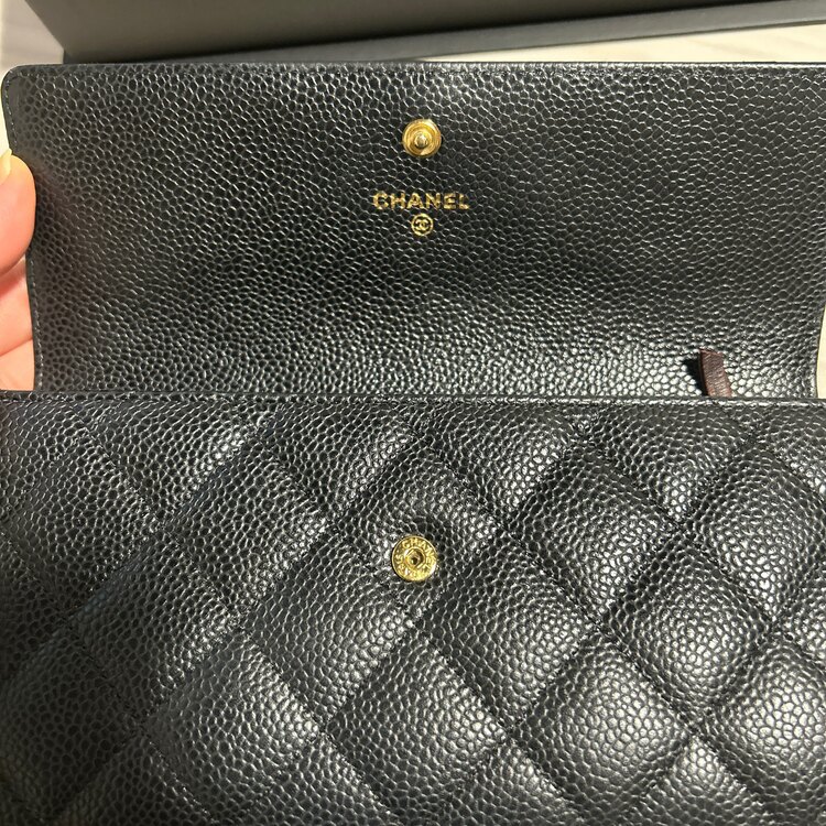 キャビアスキンマトラッセ（ブランド財布・小物）の商品画像 - 査定依頼日：2025年2月4日 - 最高査定価格：30,000円