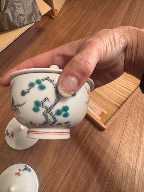 13代柿右衛門　湯呑み（美術品・骨董品）の商品画像 - 査定依頼日：2026年1月31日 - 最高査定価格：8,000円