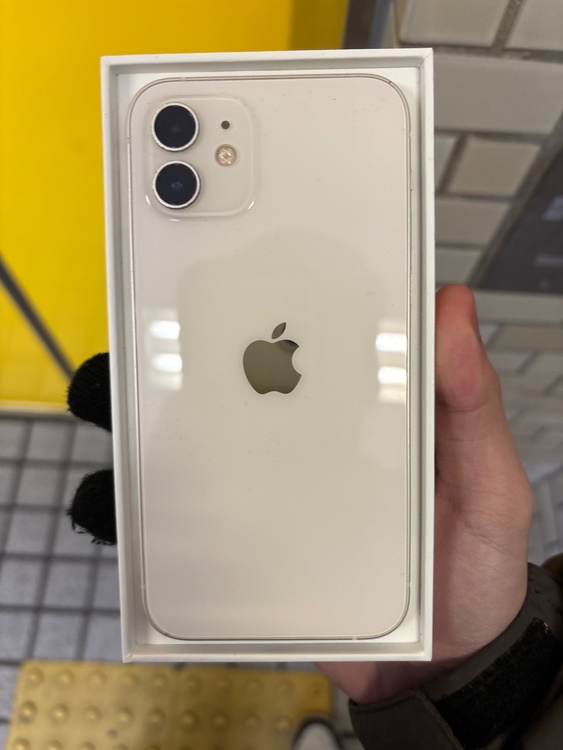 iPhone 12 128GB docomo（スマホ）の商品画像 - 査定依頼日：2026年3月15日 - 最高査定価格：27,000円