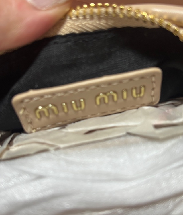 ミュウミュウ  （ブランドバッグ）の商品画像 - 査定依頼日：2025年9月20日 - 最高査定価格：146,000円