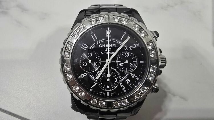 J12 クロノグラフ アフターベゼル（高級時計）の商品画像 - 査定依頼日：2025年10月1日 - 最高査定価格：350,000円