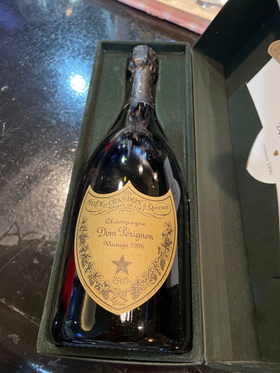 シャンパン ドン・ペリニヨン （お酒）の商品画像 - 査定依頼日：2023年8月2日 - 最高査定価格：31,000円