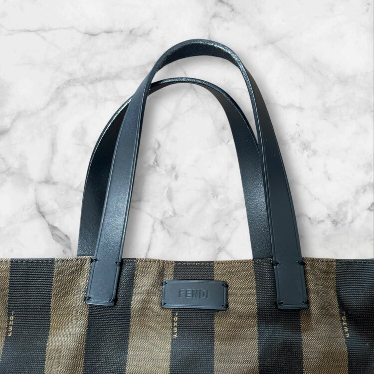 フェンディ  （ブランドバッグ）の商品画像 - 査定依頼日：2025年2月10日 - 最高査定価格：40,000円