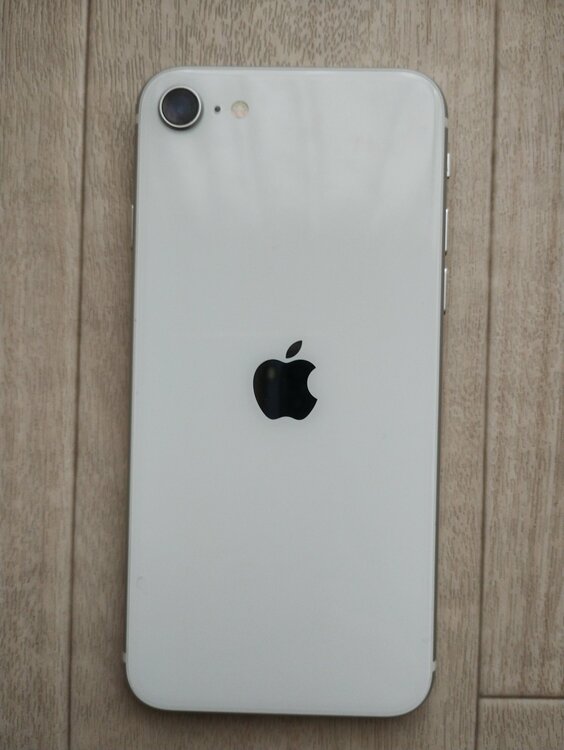 iPhone SE (第 2 世代) 64GB au（スマホ）の商品画像 - 査定依頼日：2026年4月21日 - 最高査定価格：10,000円