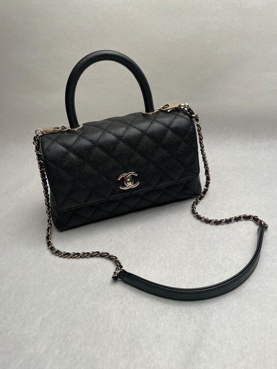 FLAPBAG WITH HAND（ブランドバッグ）の商品画像 - 査定依頼日：2025年4月25日 - 最高査定価格：760,000円