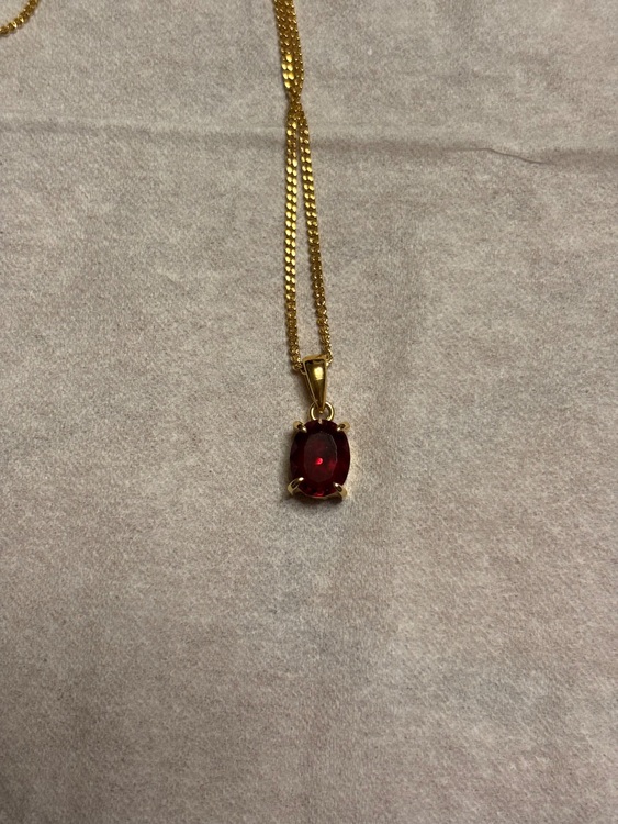 42cmチェーンのネックレス  トップはおそらくルビーで2.26の刻印あり。（金・貴金属）の商品画像 - 査定依頼日：2025年11月20日 - 最高査定価格：300,000円