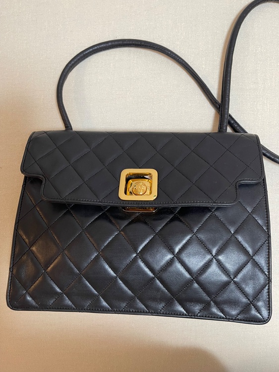 マトラッセ　ショルダー（ブランドバッグ）の商品画像 - 査定依頼日：2026年3月23日 - 最高査定価格：110,000円