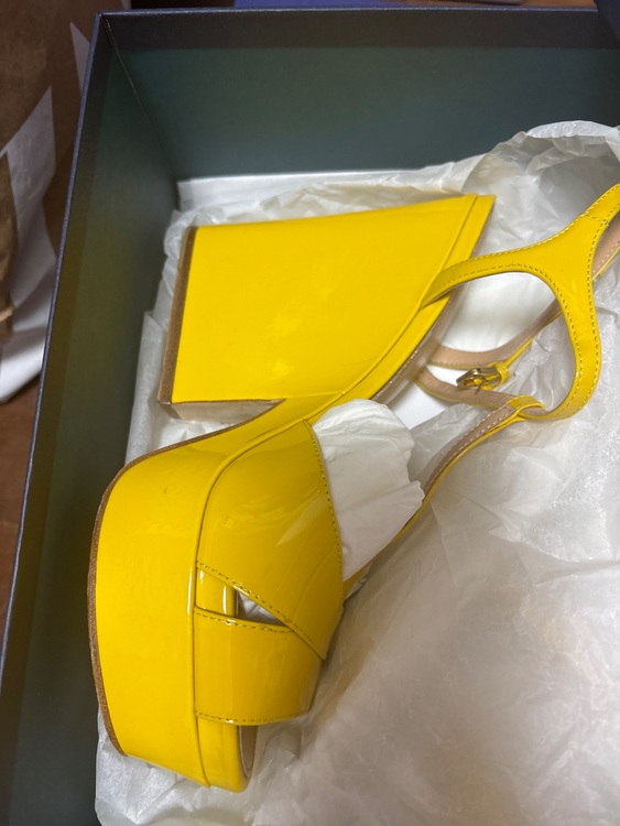 セルジオロッシ（古着・ファッション）の商品画像 - 査定依頼日：2025年9月13日 - 最高査定価格：2,000円