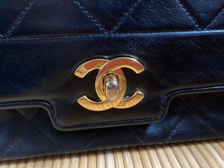 シャネル マトラッセ ダイアナフラップ（ブランドバッグ）の商品画像 - 査定依頼日：2024年12月30日 - 最高査定価格：220,000円