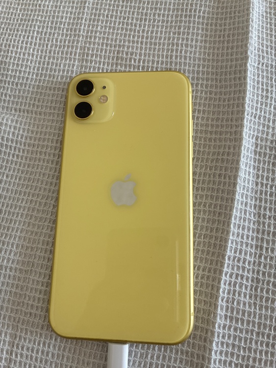 iPhone iPhone11 128GB au（スマホ）の商品画像 - 査定依頼日：2026年7月30日 - 最高査定価格：20,500円