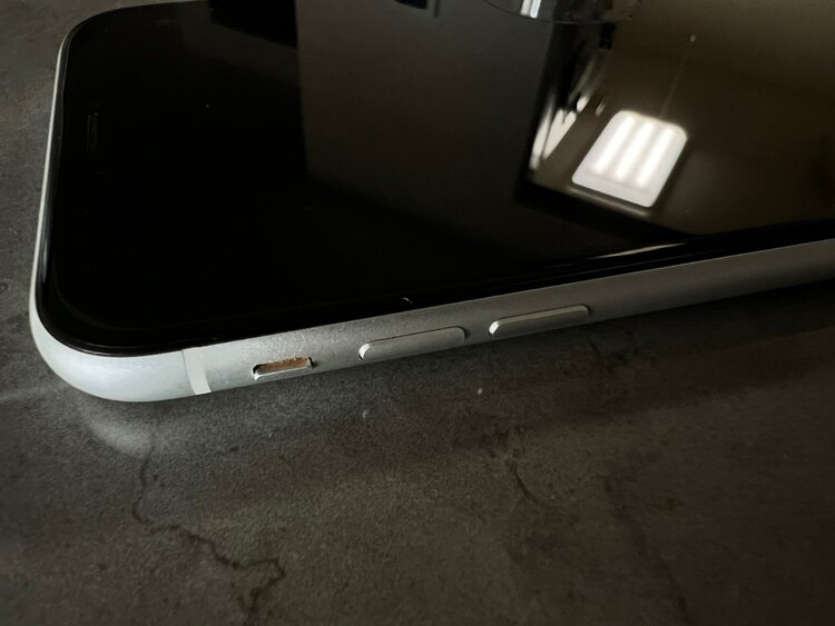 iPhoneXR 64GB 楽天モバイル（スマホ）の商品画像 - 査定依頼日：2025年5月21日 - 最高査定価格：15,000円