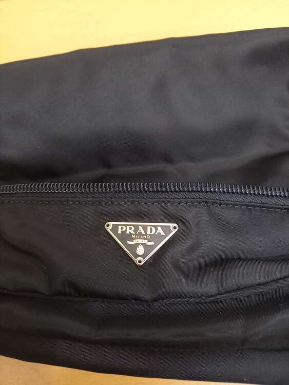 プラダ  （ブランドバッグ）の商品画像 - 査定依頼日：2024年5月8日 - 最高査定価格：15,000円