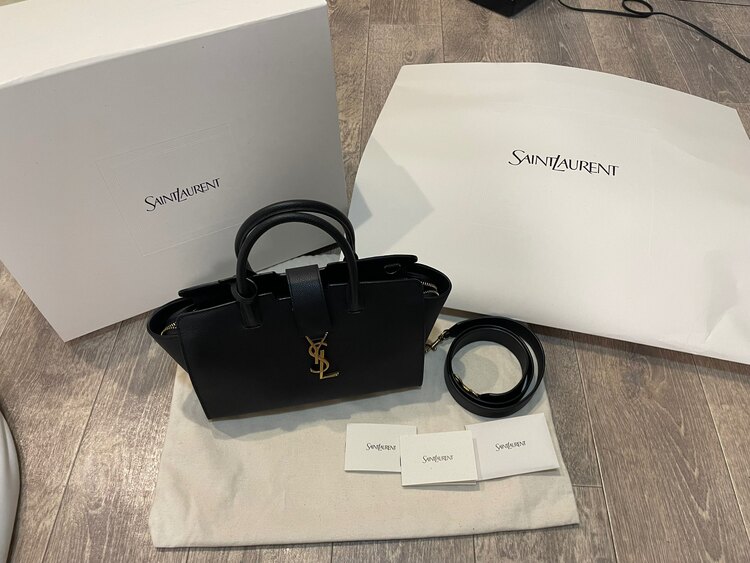 イブサンローラン  （ブランドバッグ）の商品画像 - 査定依頼日：2025年2月13日 - 最高査定価格：130,000円