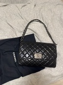 ボーイシャネル ブラック ラムスキン * ヴィンテージシルバー系金具 * 2011～12年頃（15番台） * W28 × H19 × D6cm * 保存袋あり（ブランドバッグ）の商品画像 - 査定依頼日：2026年10月9日 - 最高査定価格：250,000円