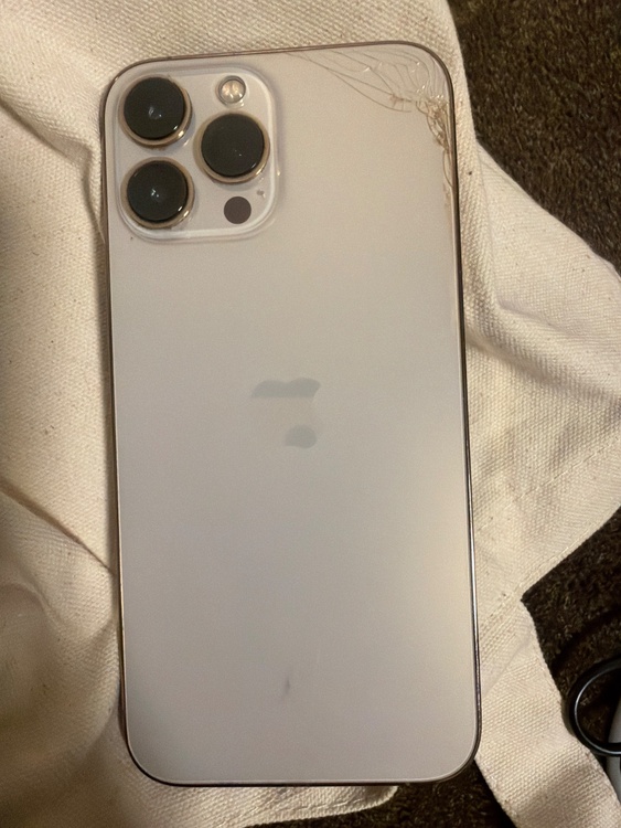 iPhone 13 Pro Max 128GB docomo（スマホ）の商品画像 - 査定依頼日：2026年3月13日 - 最高査定価格：34,000円