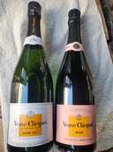 ヴーヴクリコ　ロゼ ＋ ホワイト ドゥミ・セック（お酒）の商品画像 - 査定依頼日：2024年10月13日 - 最高査定価格：230,900円