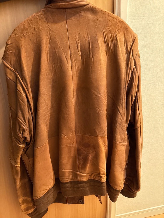 革ジャン（古着・ファッション）の商品画像 - 査定依頼日：2026年1月4日 - 最高査定価格：500円