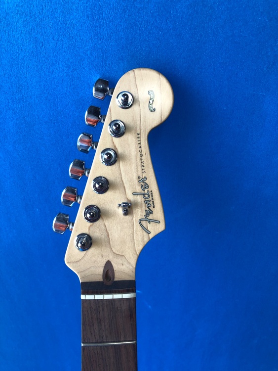 USA ストラトキャスター　60アニバーサリー（ピアノ・楽器・PA機材）の商品画像 - 査定依頼日：2026年4月11日 - 最高査定価格：100,000円