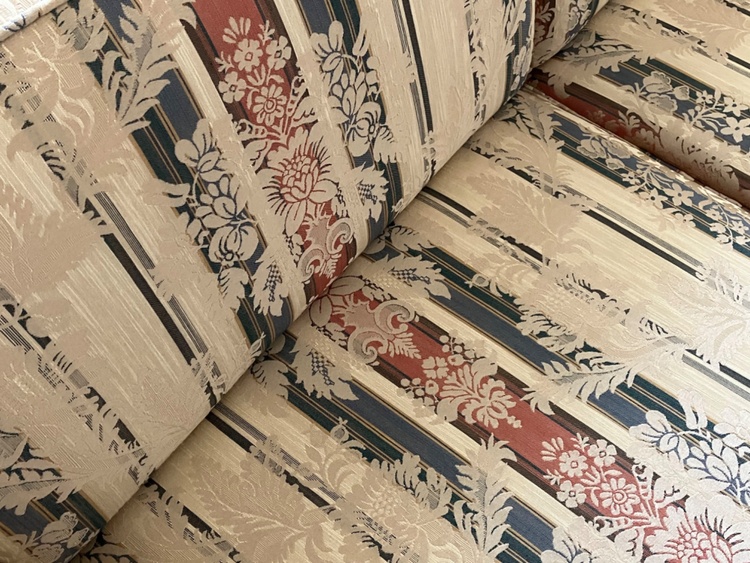 コスガ　高級　クラッシックソファ　２人掛け（家具・寝具）の商品画像 - 査定依頼日：2025年12月24日 - 最高査定価格：5,500円