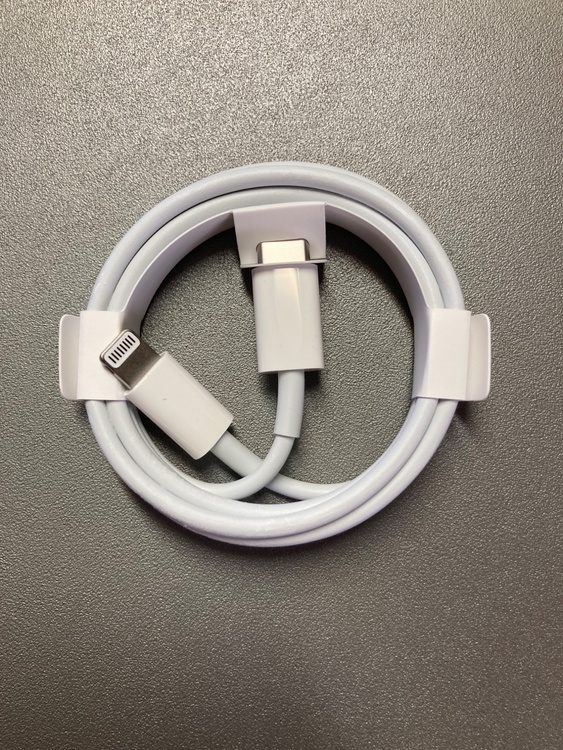 iPhone SE (第 2 世代) 64GB docomo（スマホ）の商品画像 - 査定依頼日：2026年2月26日 - 最高査定価格：13,000円