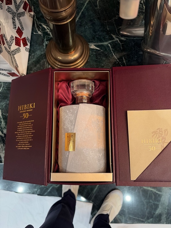 ウイスキー サントリー響 （お酒）の商品画像 - 査定依頼日：2026年2月4日 - 最高査定価格：525,000円