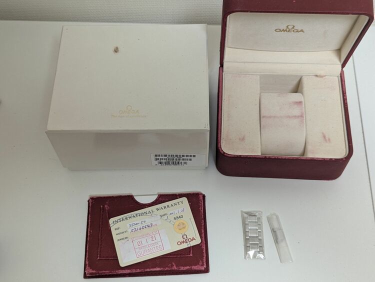 オメガ スピードマスター オメガ スピードマスターAマーク40 コスモス Ref.3520.50（高級時計）の商品画像 - 査定依頼日：2025年9月5日 - 最高査定価格：300,000円