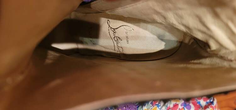 Christian Louboutin　スタッズショートブーツ（ブランド財布・小物）の商品画像 - 査定依頼日：2024年8月5日