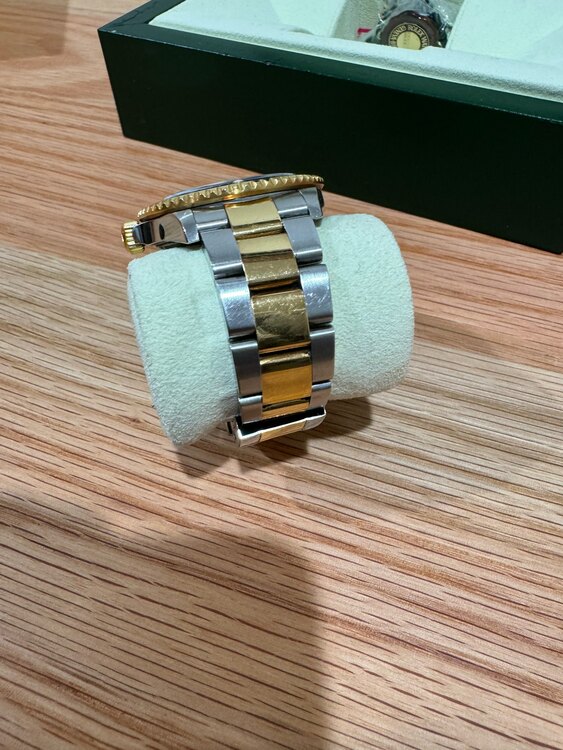 Rolex 16613LB M385465 Submariner Date YG（高級時計）の商品画像 - 査定依頼日：2024年11月18日 - 最高査定価格：1,650,000円