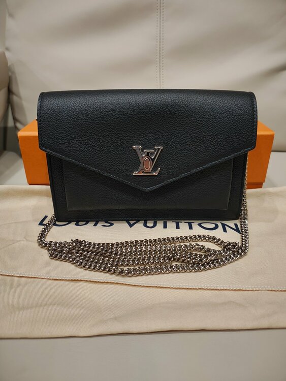 ポシェットロックミーチェーンショルダー（ブランドバッグ）の商品画像 - 査定依頼日：2026年4月9日 - 最高査定価格：130,000円