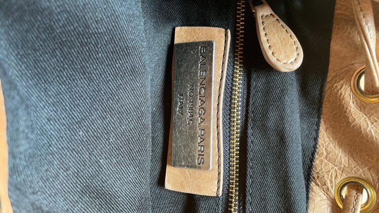 バレンシアガ  （ブランドバッグ）の商品画像 - 査定依頼日：2025年4月19日 - 最高査定価格：60,000円