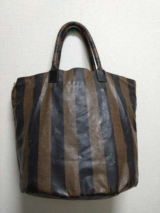 バック（ブランドバッグ）の商品画像 - 査定依頼日：2025年1月26日 - 最高査定価格：3,000円