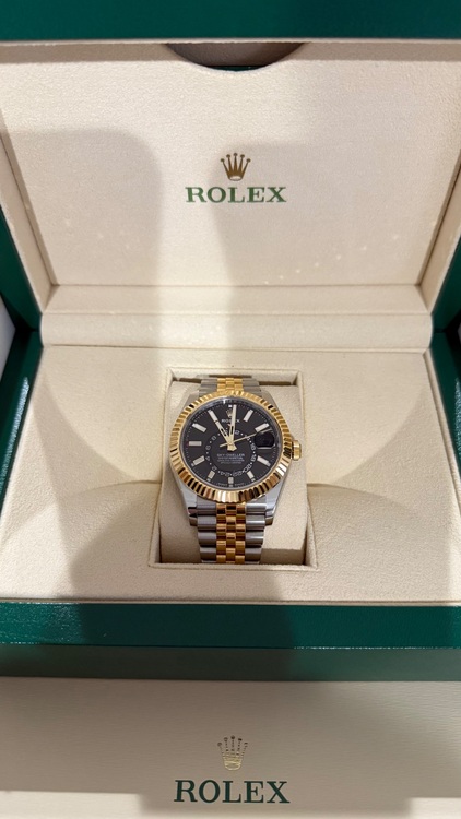 ロレックス スカイドゥエラー 33693（高級時計）の商品画像 - 査定依頼日：2025年9月25日 - 最高査定価格：3,600,000円