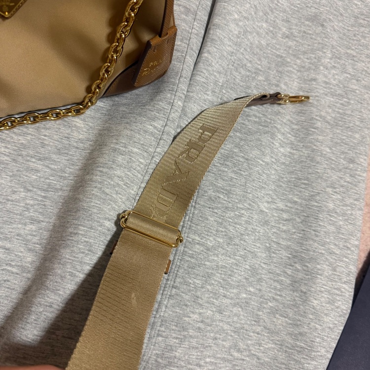 プラダ  （ブランドバッグ）の商品画像 - 査定依頼日：2025年10月8日 - 最高査定価格：210,000円