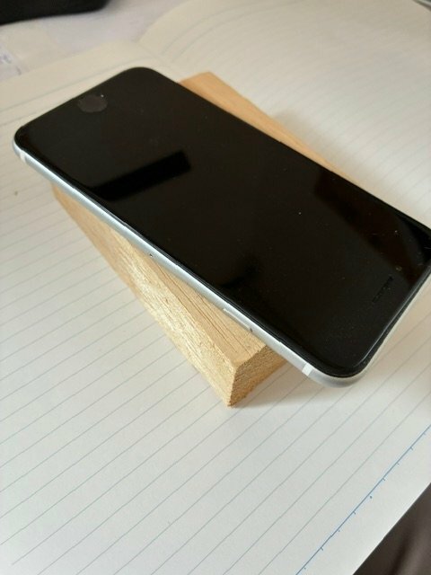 iPhone iPhone SE (第 2 世代) 64GB SIMフリー（スマホ）の商品画像 - 査定依頼日：2026年6月4日 - 最高査定価格：11,000円
