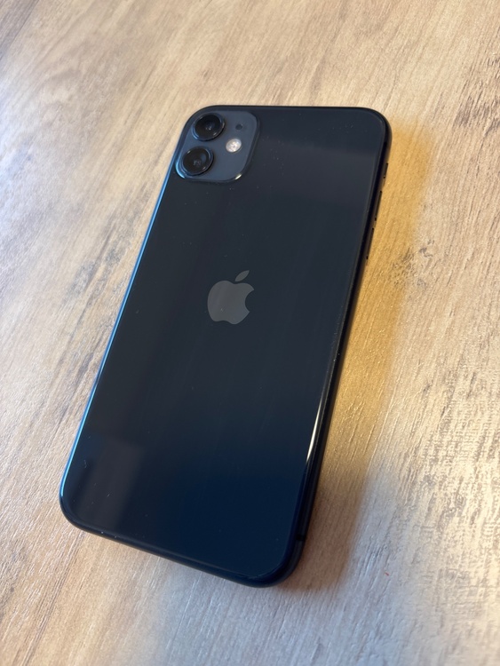 iPhone11 128GB au（スマホ）の商品画像 - 査定依頼日：2026年4月7日 - 最高査定価格：26,000円