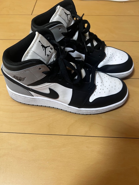 air jordan1 mid（古着・ファッション）の商品画像 - 査定依頼日：2026年3月23日 - 最高査定価格：100,000円